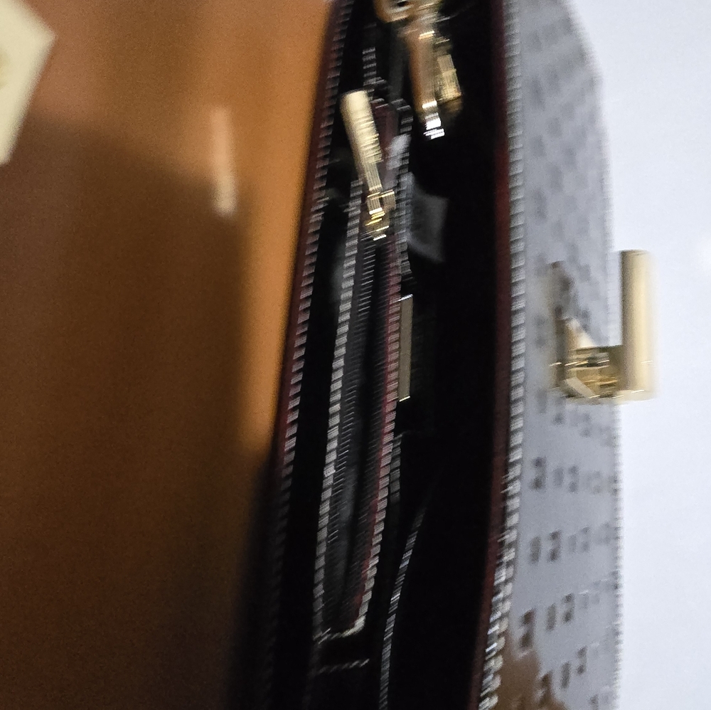 Luxury Black Patent Leather Shoulder Bag - Picture 9 of 9
